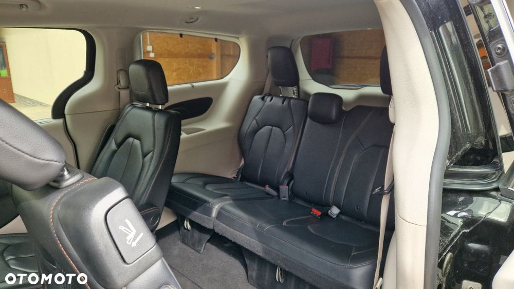 Chrysler Pacifica - 14