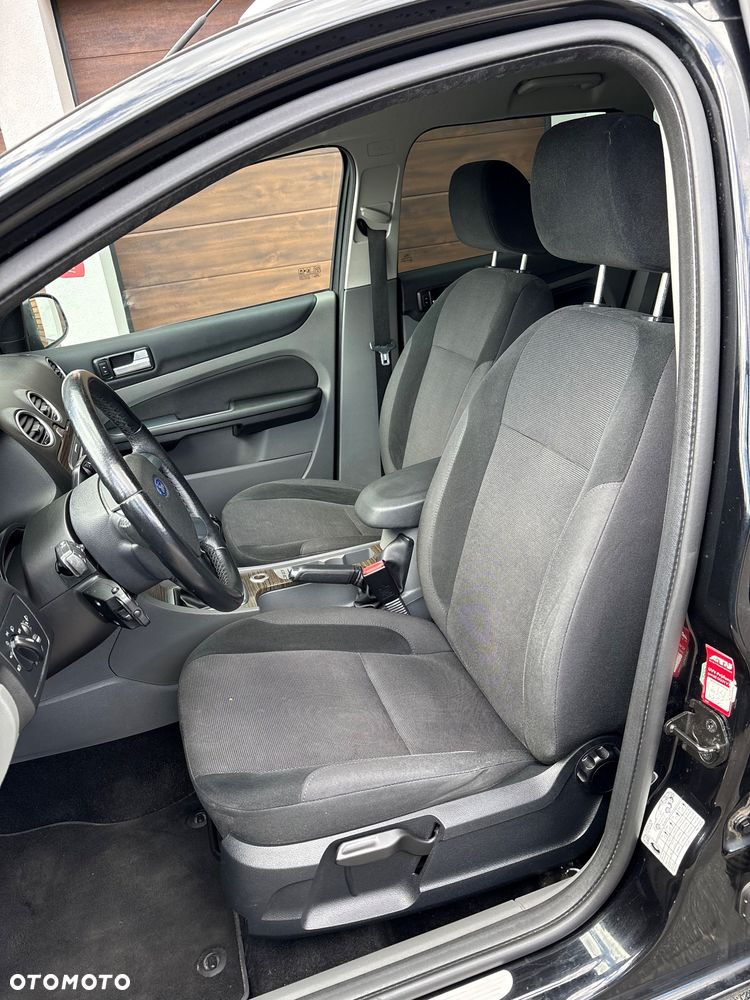 Ford Focus 1.8 Ghia - 19