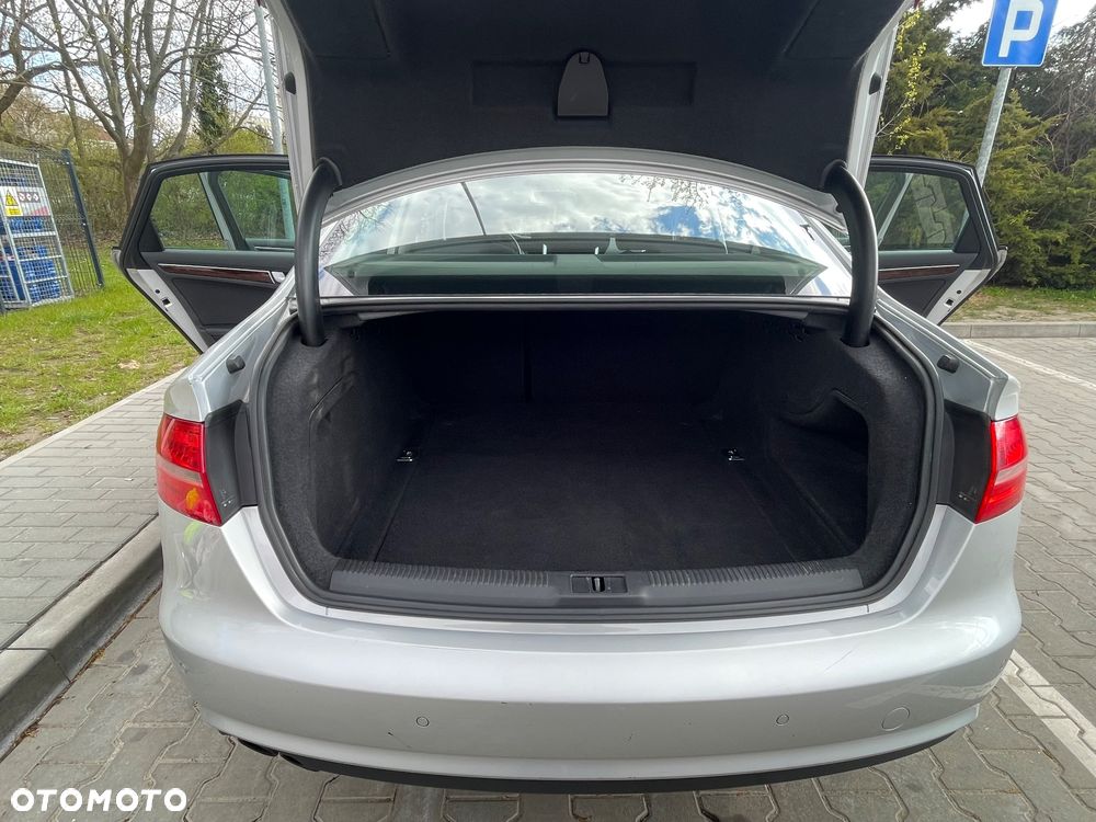 Audi A4 Limousine 2.0 TDI DPF clean diesel multitronic Attraction - 8