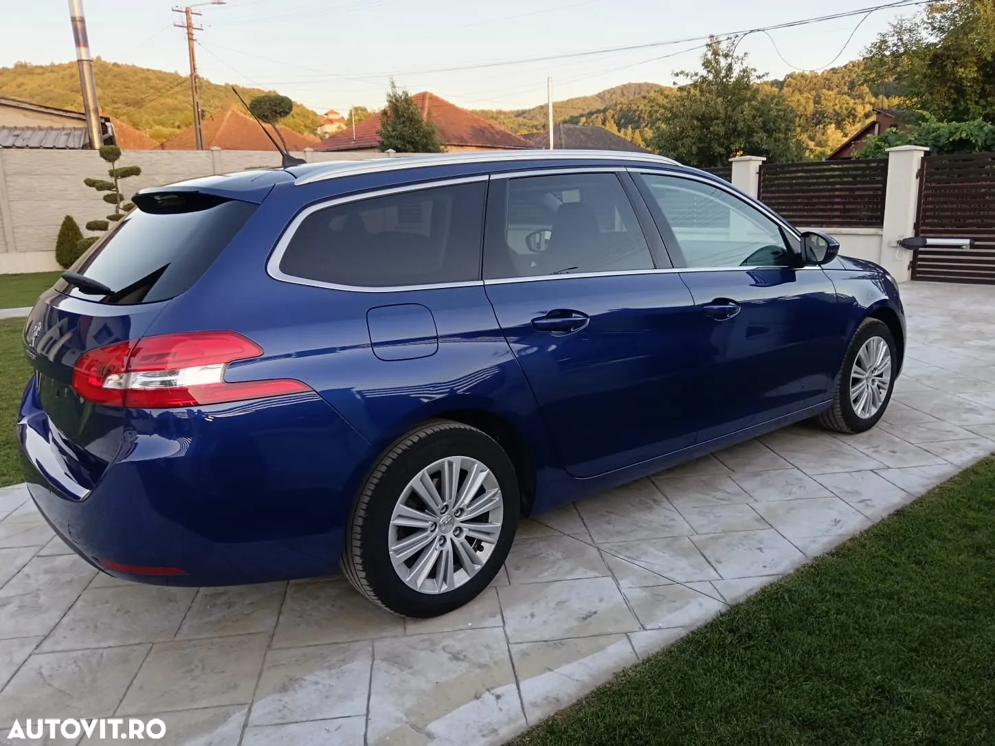 Peugeot 308 1.2 L PureTech Turbo Allure - 5