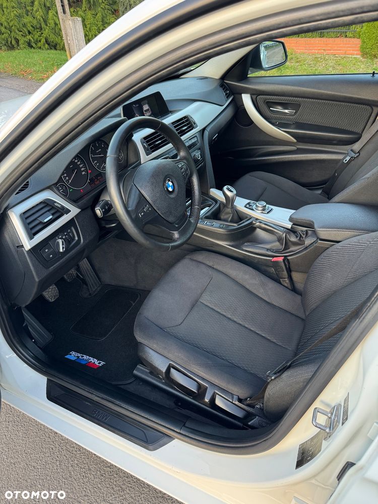 BMW Seria 3 318d DPF - 12