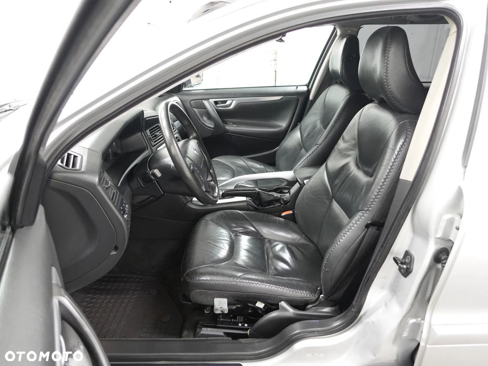 Volvo XC 70 D5 AWD Momentum - 21