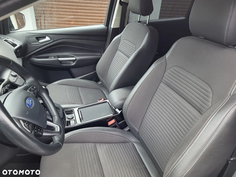 Ford Kuga 1.5 EcoBoost 2x4 Titanium - 28