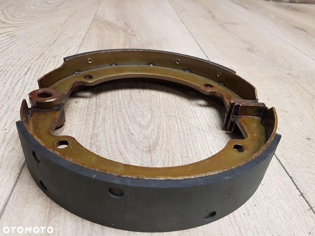 Szczęki hamulcowe tył Chrome Specialties 130100 Harley Davidson Big Twin - 4