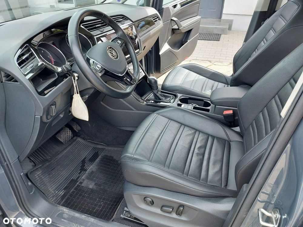Volkswagen Touran - 9