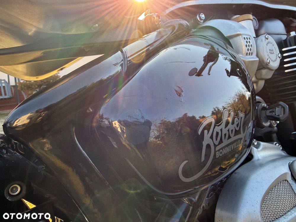 Triumph Bonneville Bobber - 8