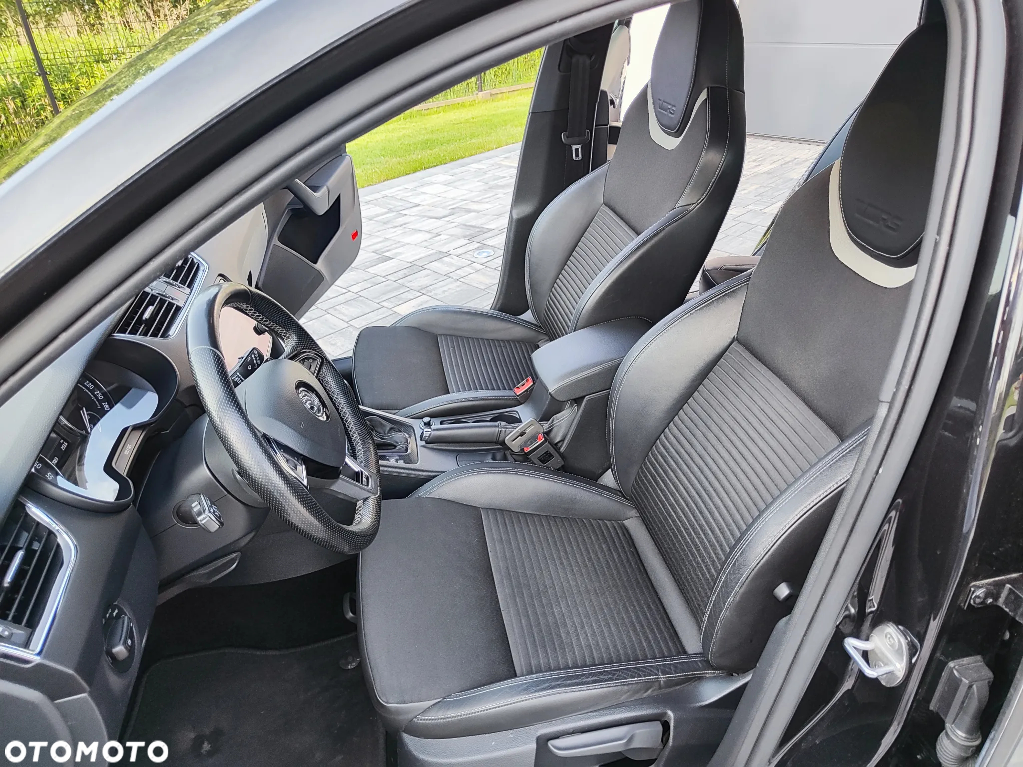 Skoda Octavia Combi 2.0 TDI DSG RS - 26