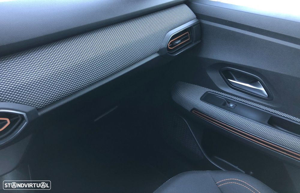 Dacia Sandero 1.0 TCe Comfort CVT - 26