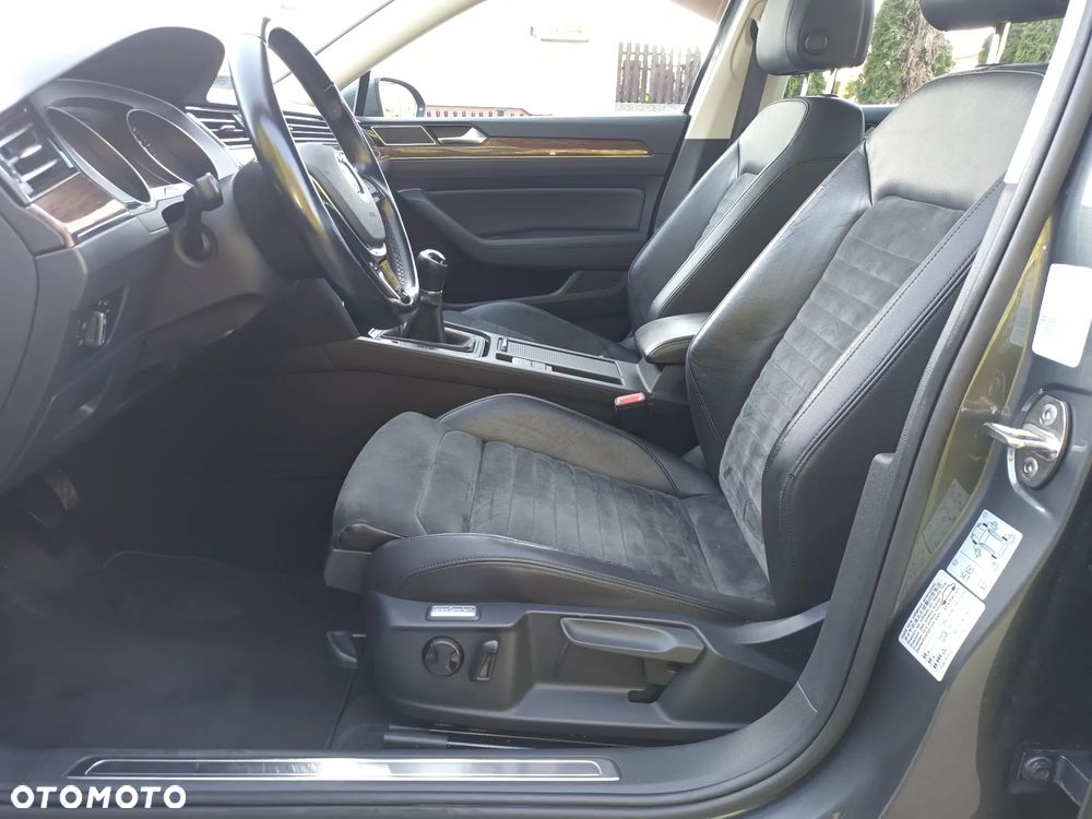 Volkswagen Passat 1.8 TSI BMT Highline - 23