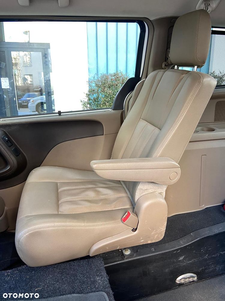 Chrysler Town & Country 3.6 Limited - 7