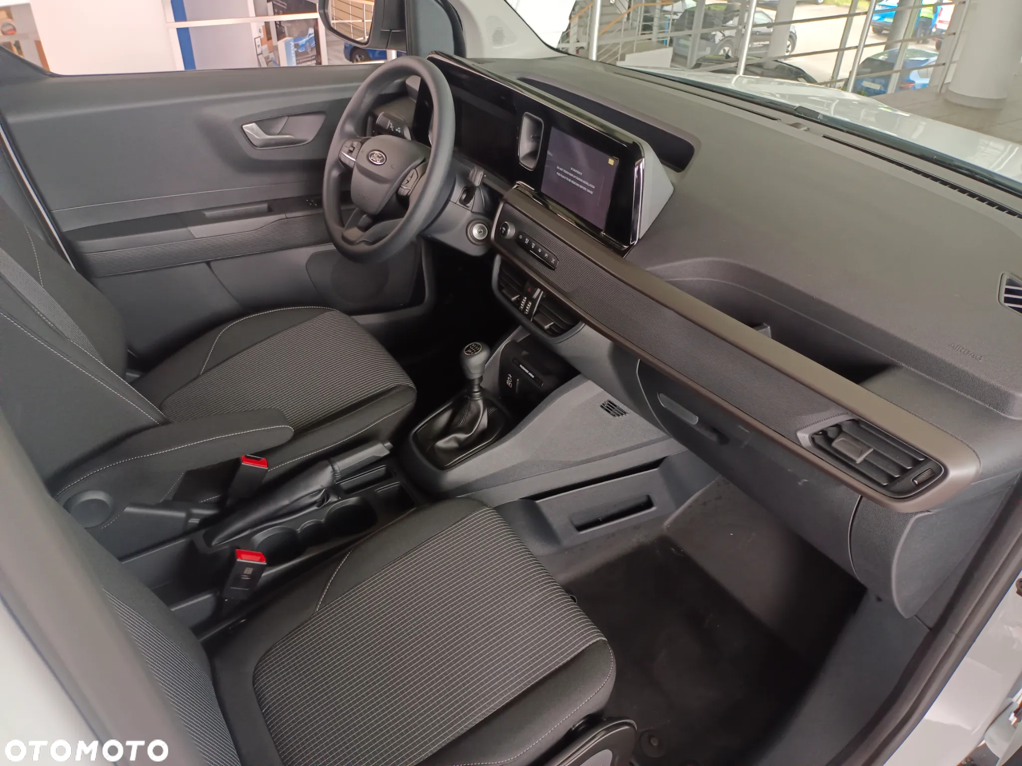 Ford Transit Courier - 10