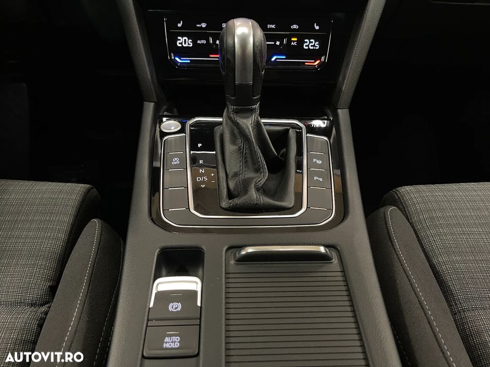 Volkswagen Passat 2.0 TDI DSG Comfortline - 23