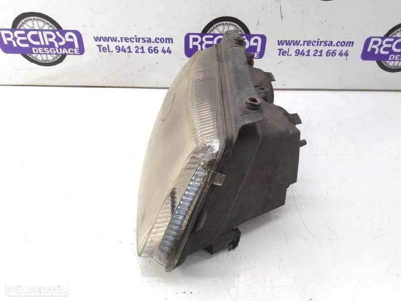 FAROL DIREITO VOLKSWAGEN PASSAT 1999 -3B0941018M - 2