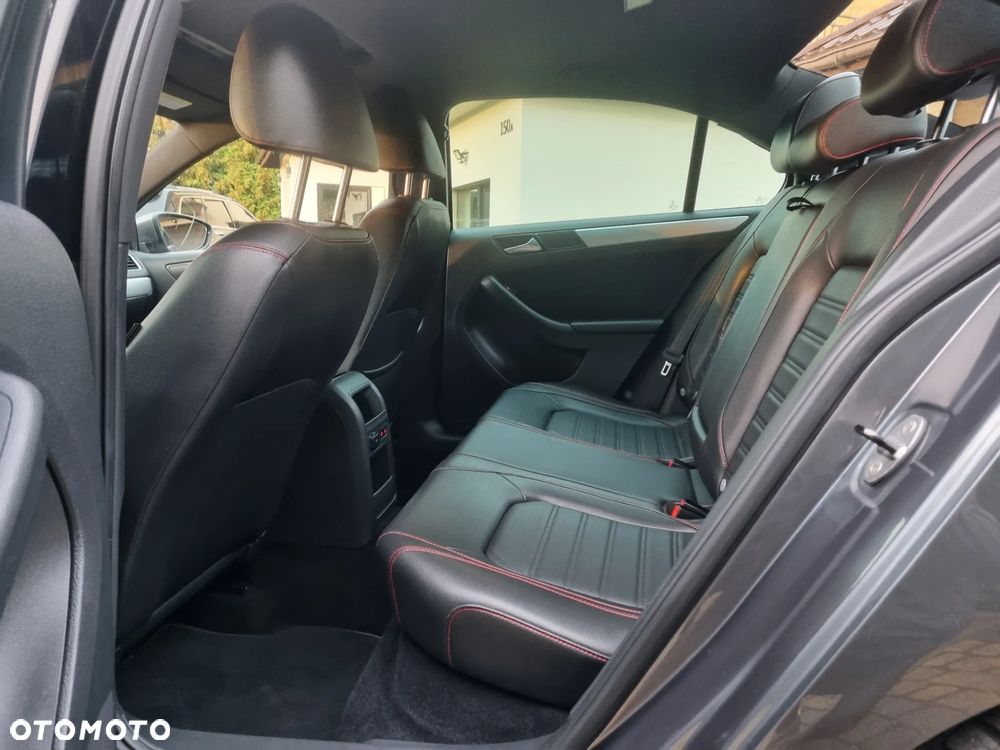 Volkswagen Jetta - 16