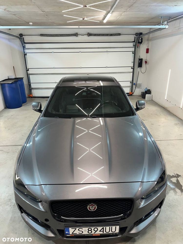 Jaguar XE 2.0 D AWD R-Sport - 25