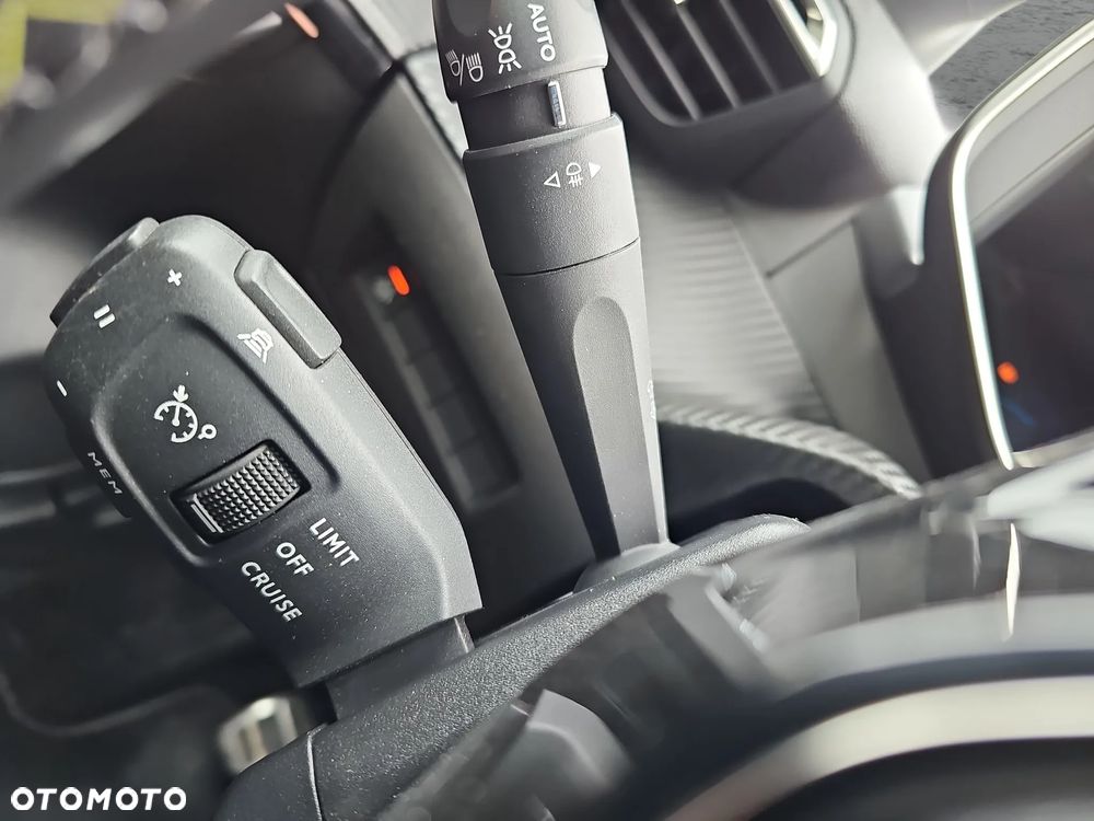 Peugeot 208 1.2 PureTech GT Line S&S - 28