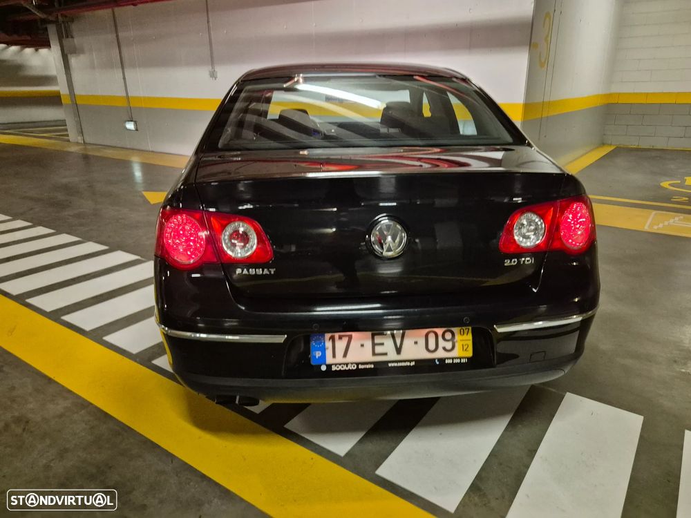 VW Passat 2.0 TDI Confortline - 15