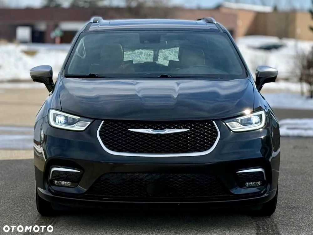 Chrysler Pacifica - 2