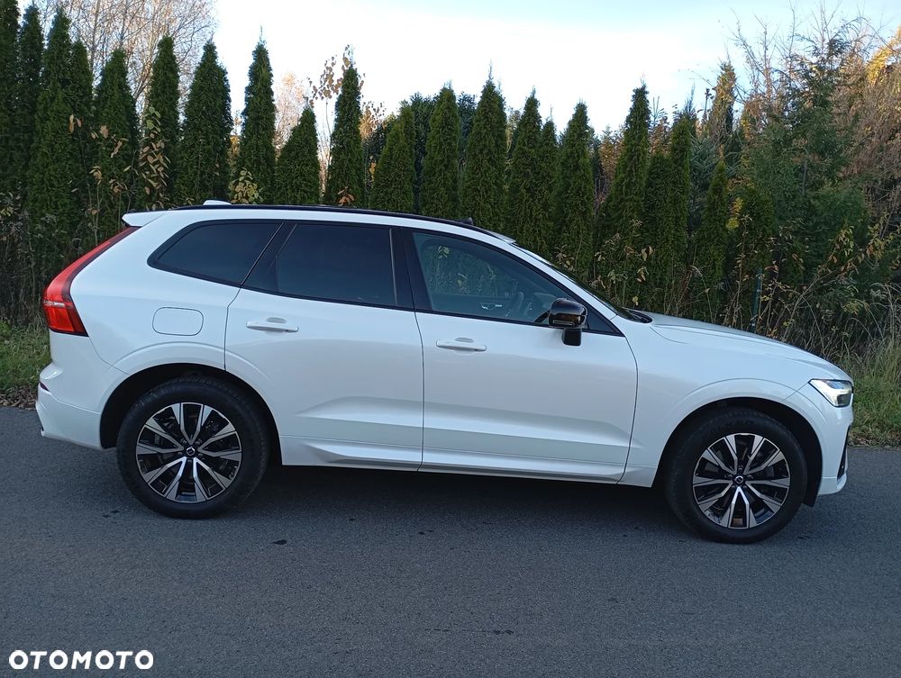 Volvo XC 60 B4 D AWD Ultimate Dark - 4
