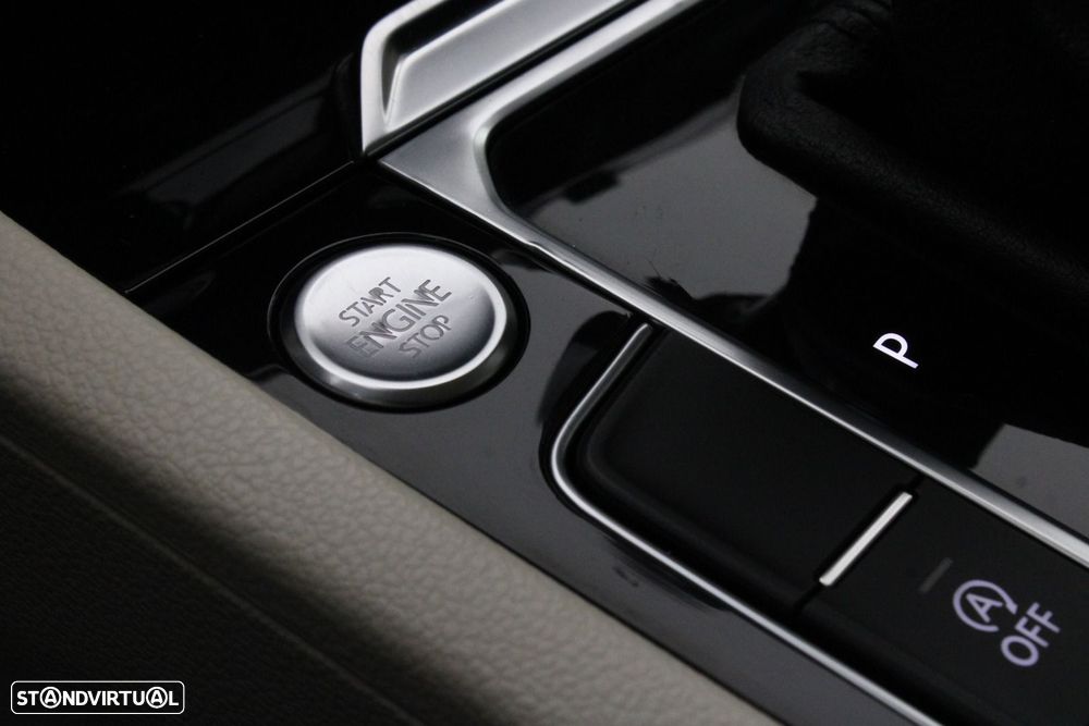 VW Passat Variant 2.0 TDI Highline DSG - 30