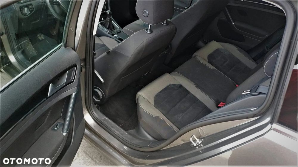 Volkswagen Golf - 11