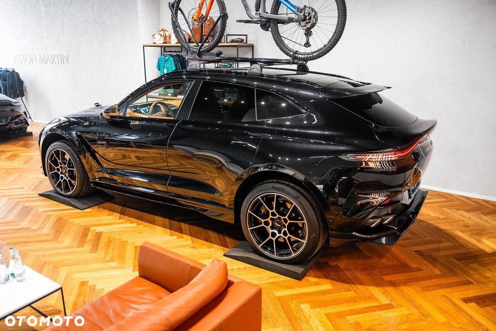 Aston Martin DBX - 5