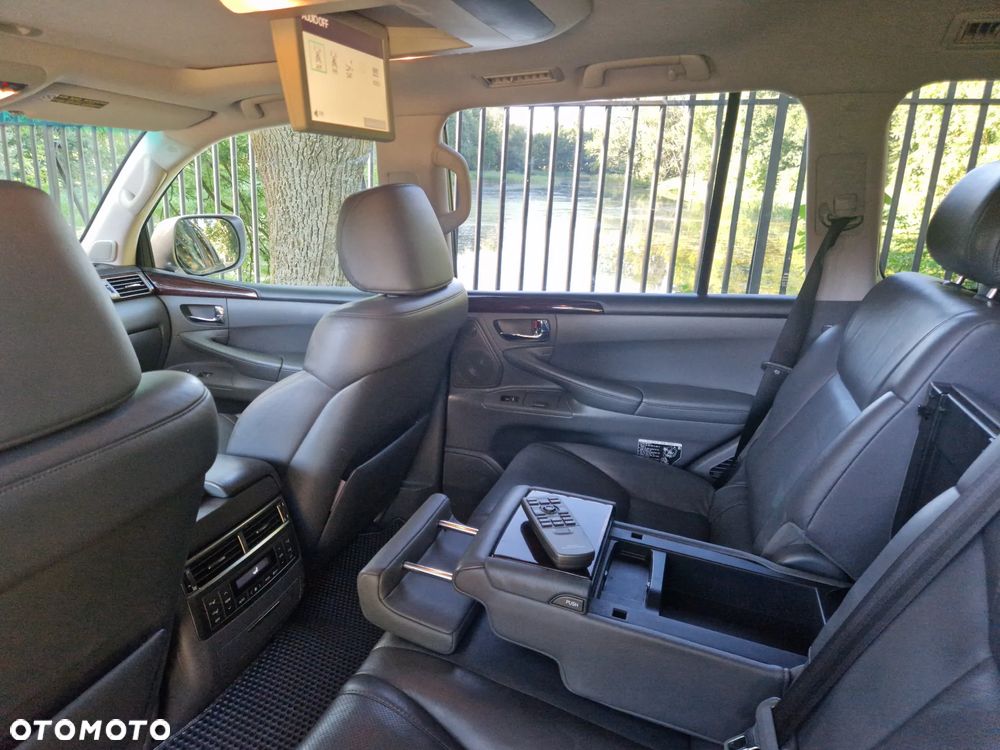 Lexus LX 570 - 9