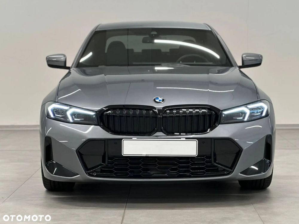 BMW Seria 3 330i xDrive M Sport - 4