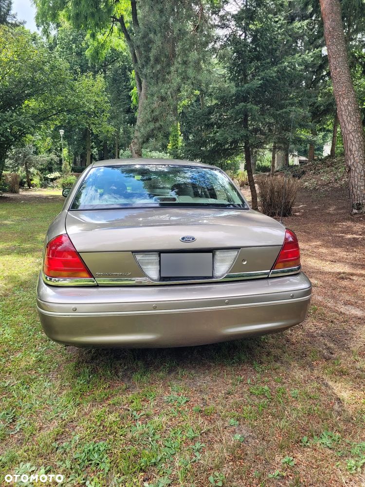 Ford Crown ver-4-6-ltd-lx - 8