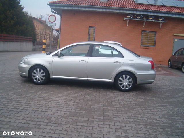 Toyota Avensis - 8