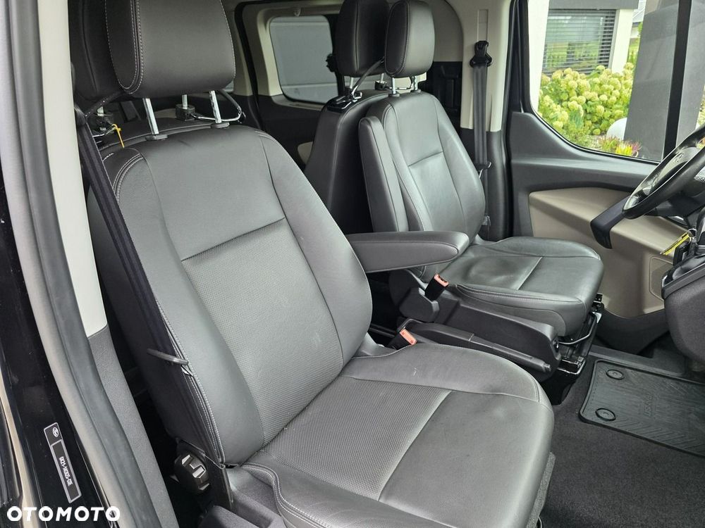 Ford Tourneo Custom - 25