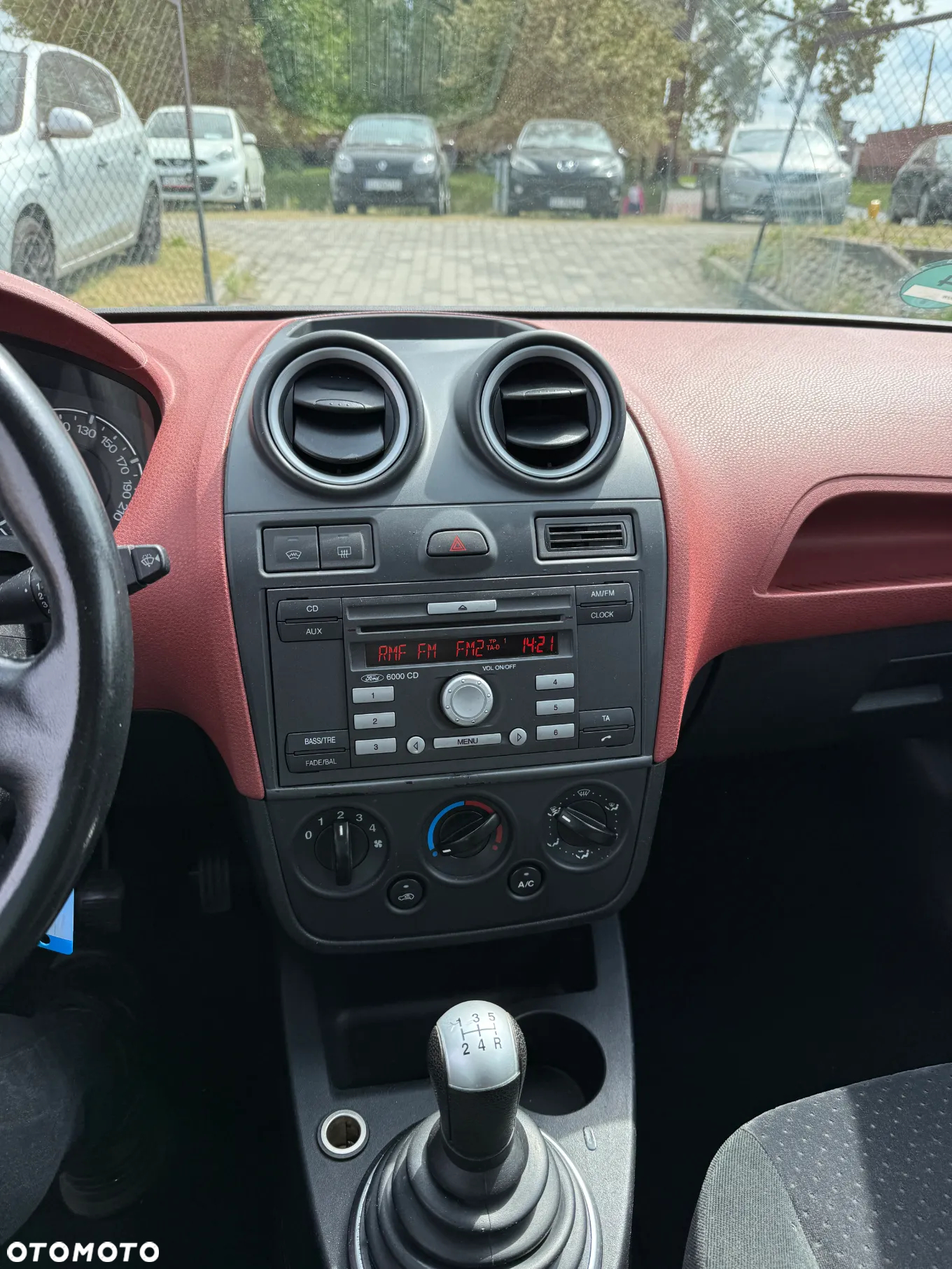 Ford Fiesta 1.4 Ambiente - 24