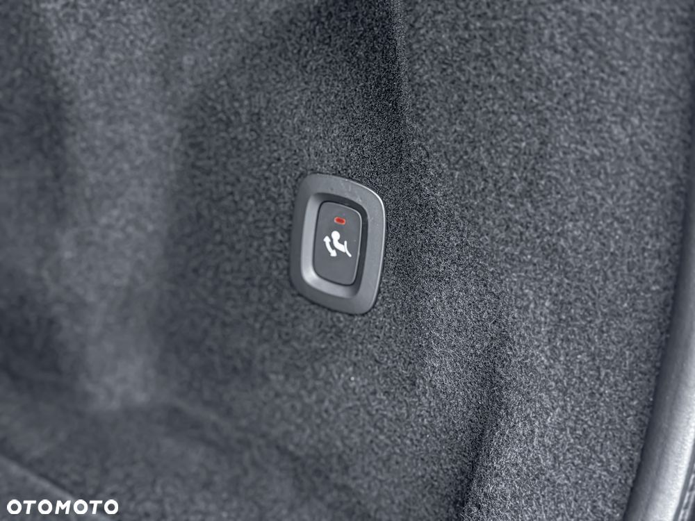 Volvo XC 60 B4 D Ultimate Dark - 38