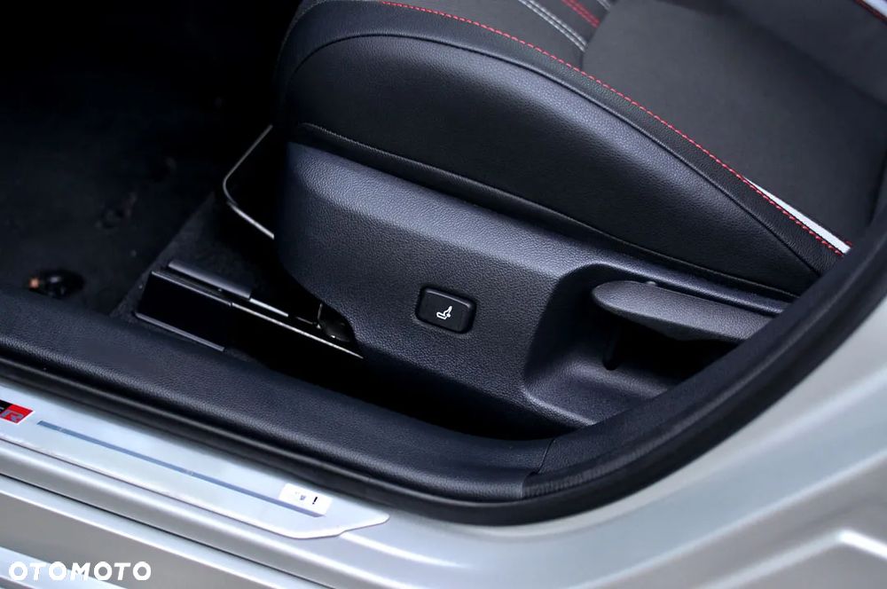 Toyota Corolla 2.0 Hybrid GR Sport - 31