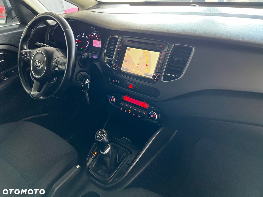 Kia Carens - 31