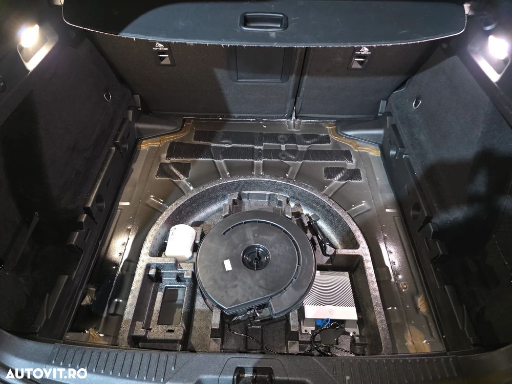 Ford Focus 1.0 EcoBoost Hybrid ST-LINE X - 33