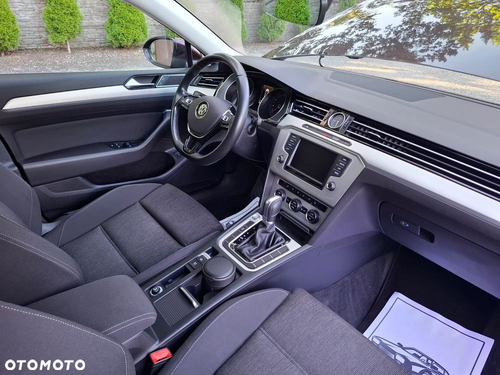 Volkswagen Passat 2.0 TDI SCR DSG Conceptline - 18
