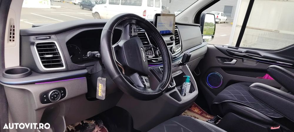 Ford Tourneo Custom Bus 320 2.0 EcoBlue 185 CP L1H1 Active Aut. - 19
