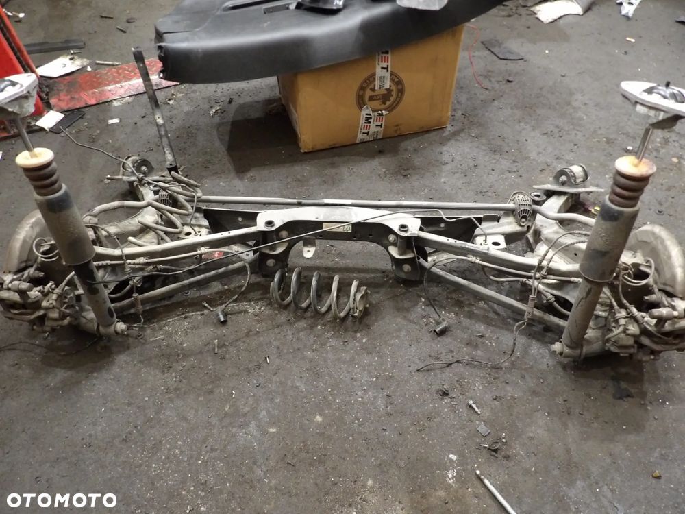 BMW - F46 - ZAWIESZENIE TYLNE - KOMPLETNE - ORYGINAŁ - DEMONTAŻ - 6851560 - 1
