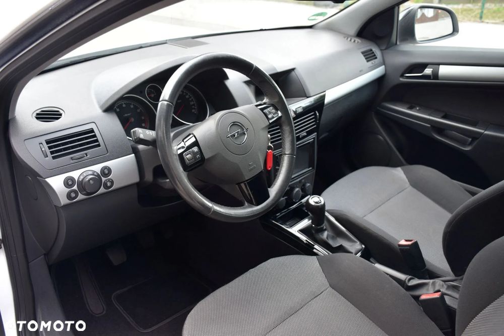 Opel Astra III GTC 1.6 Sport - 12