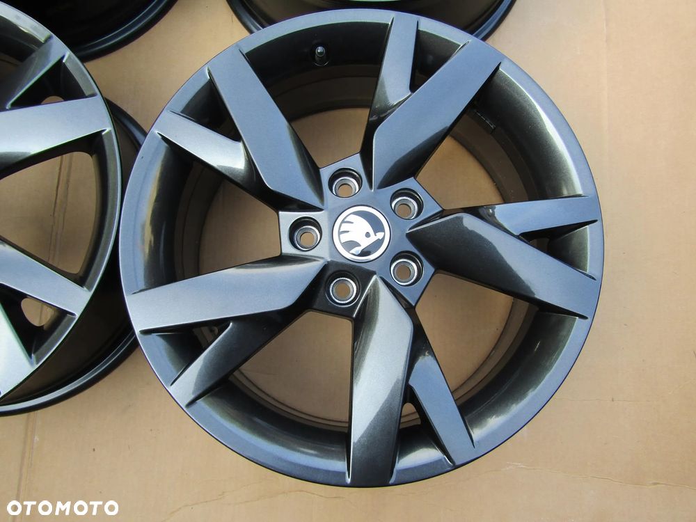 4x Felgi Aluminiowe 17 Skoda Kodiaq Karoq Octavia II III IV Superb Yeti 6,5 j 5x112 ET46 / 5E3601025 STAN IDEALNY - 9