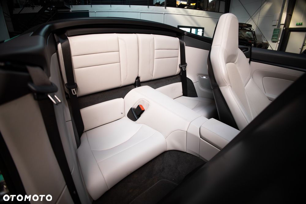 Porsche 911 Carrera 4 GTS - 25