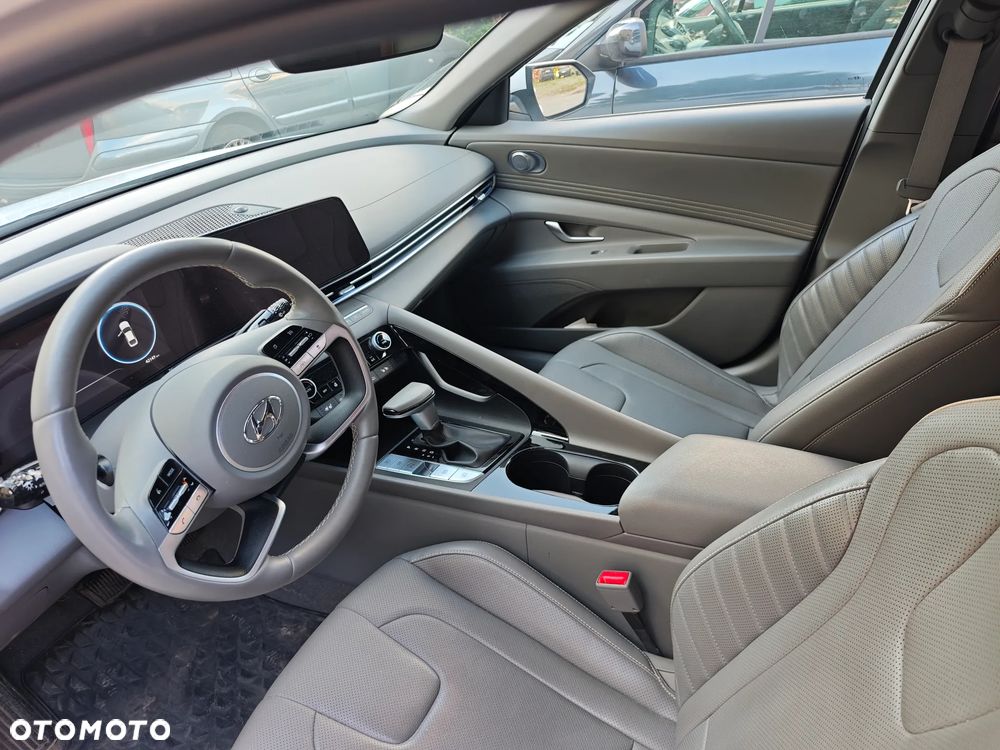 Hyundai Elantra 1.6 Executive CVT - 5