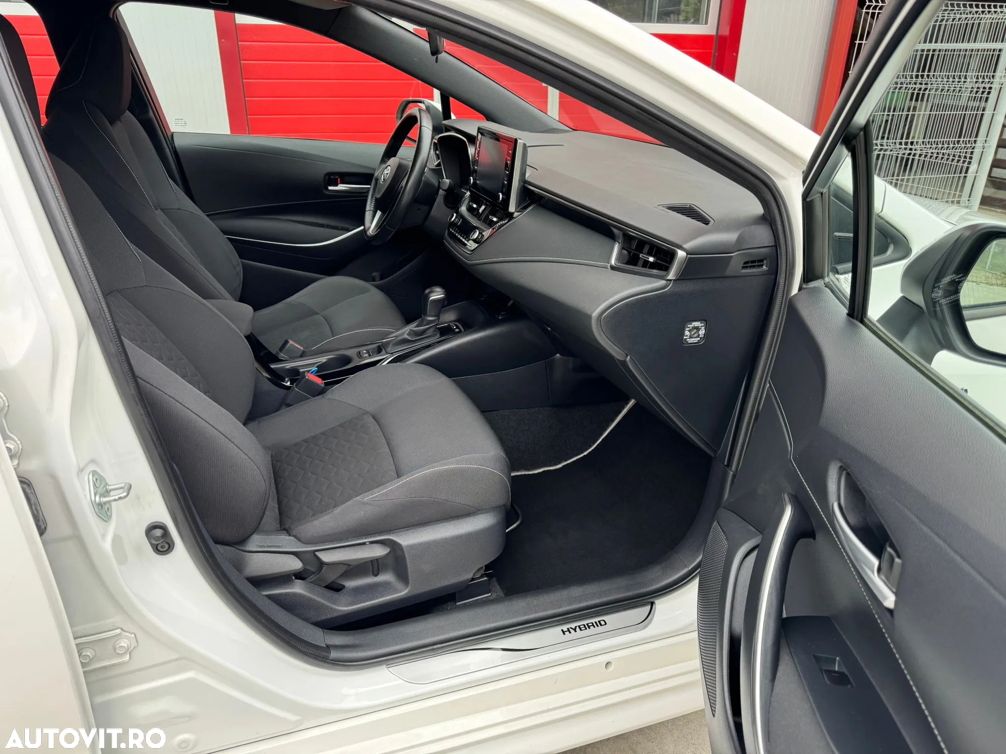 Toyota Corolla 1.8 HSD Business - 19