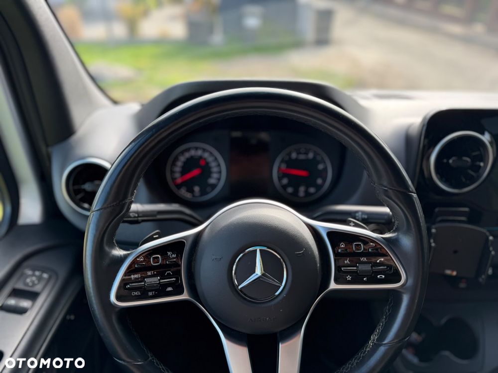 Mercedes-Benz Sprinter - 13