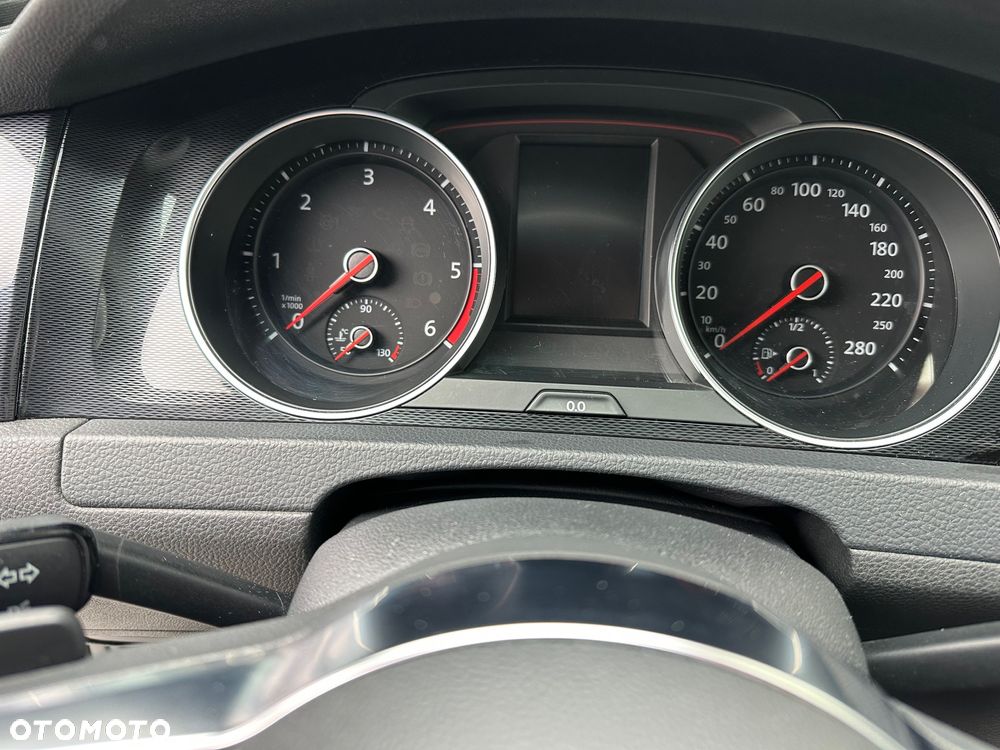 Volkswagen Golf - 30