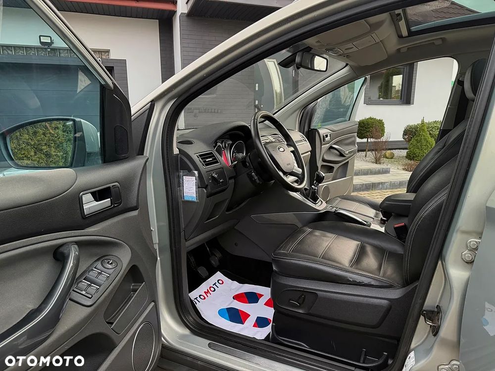 Ford Kuga 2.0 TDCi 2x4 Titanium - 16