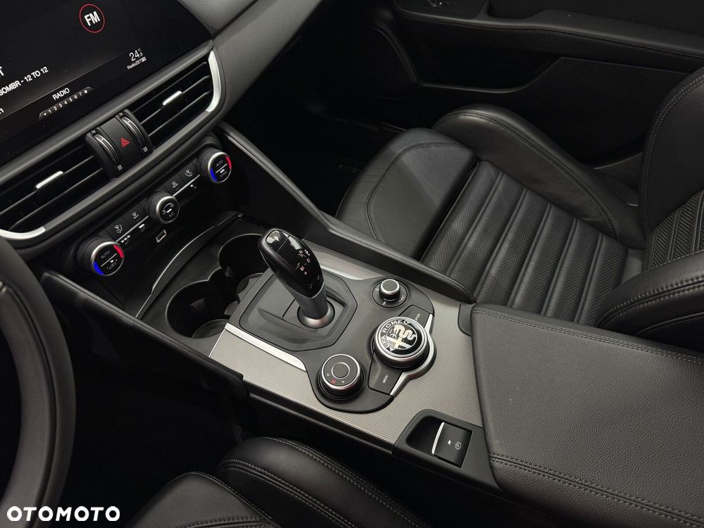 Alfa Romeo Giulia 2.0 Turbo Veloce Q4 - 24