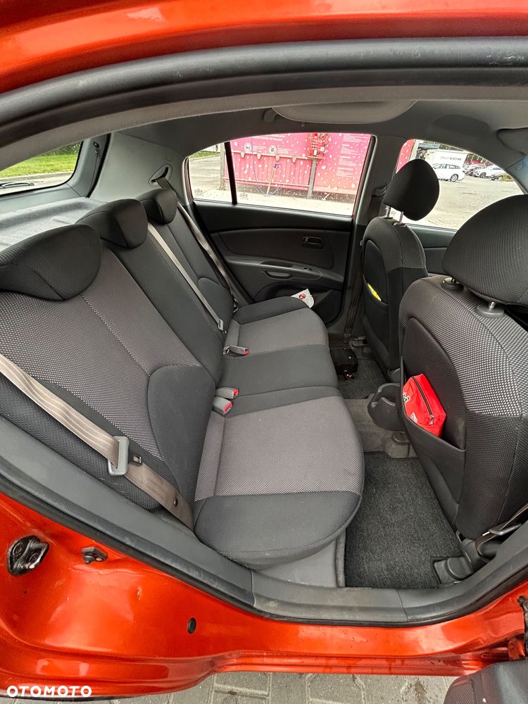 Kia Rio - 14