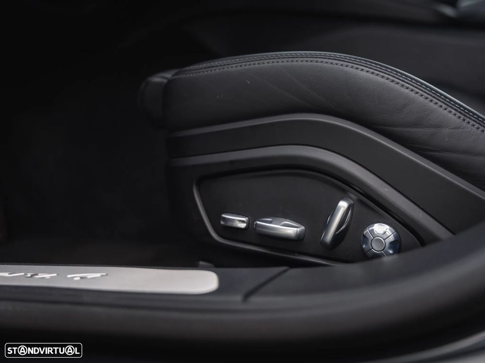 Porsche Panamera 4 E-Hybrid - 27